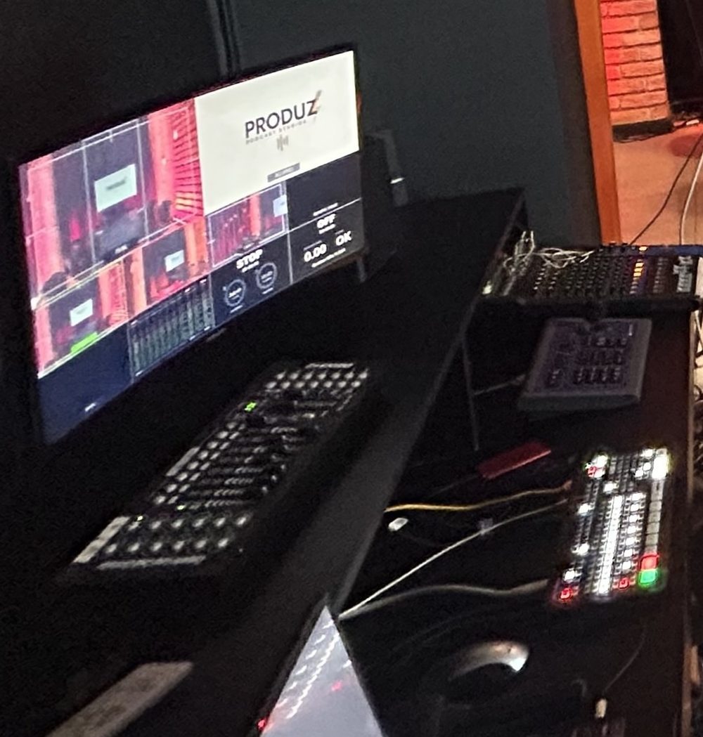 Equipamentos de operação — multiview e mesa de som